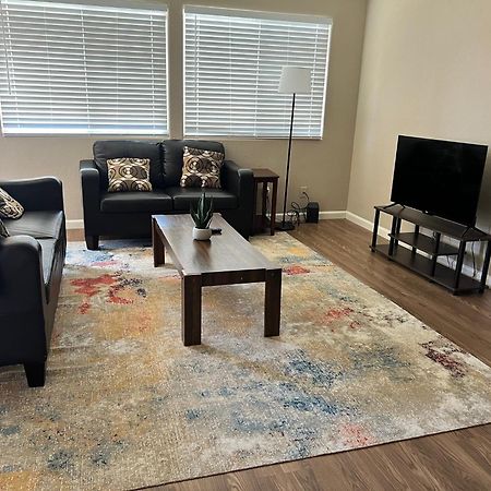 Serene 2Bed 1Bath Condo With Parking Fresno Kültér fotó