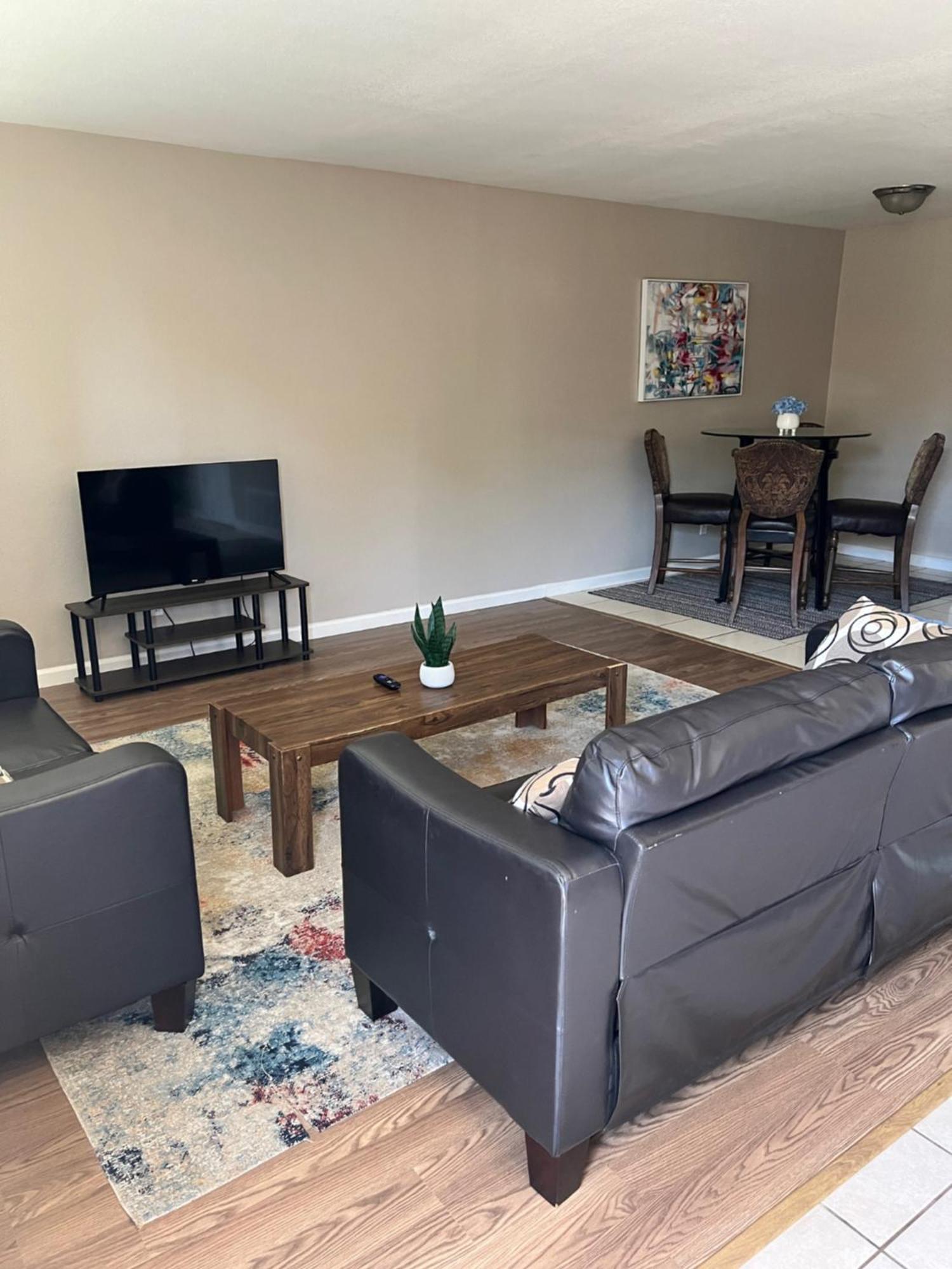 Serene 2Bed 1Bath Condo With Parking Fresno Kültér fotó