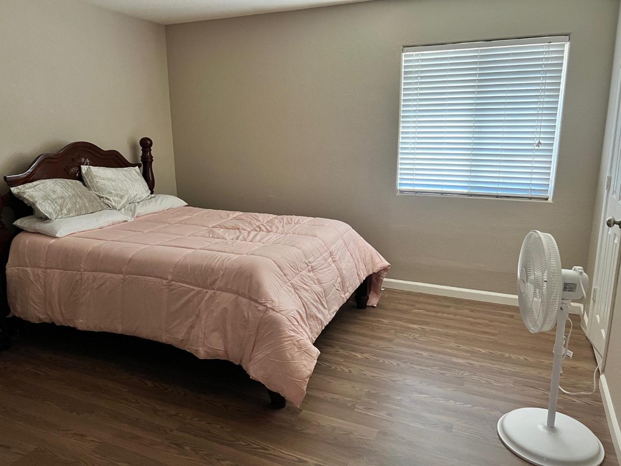 Serene 2Bed 1Bath Condo With Parking Fresno Kültér fotó